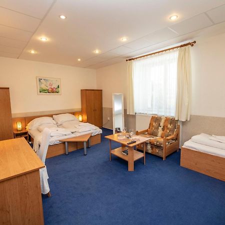 Hotel Allvet Drnovice  Екстер'єр фото