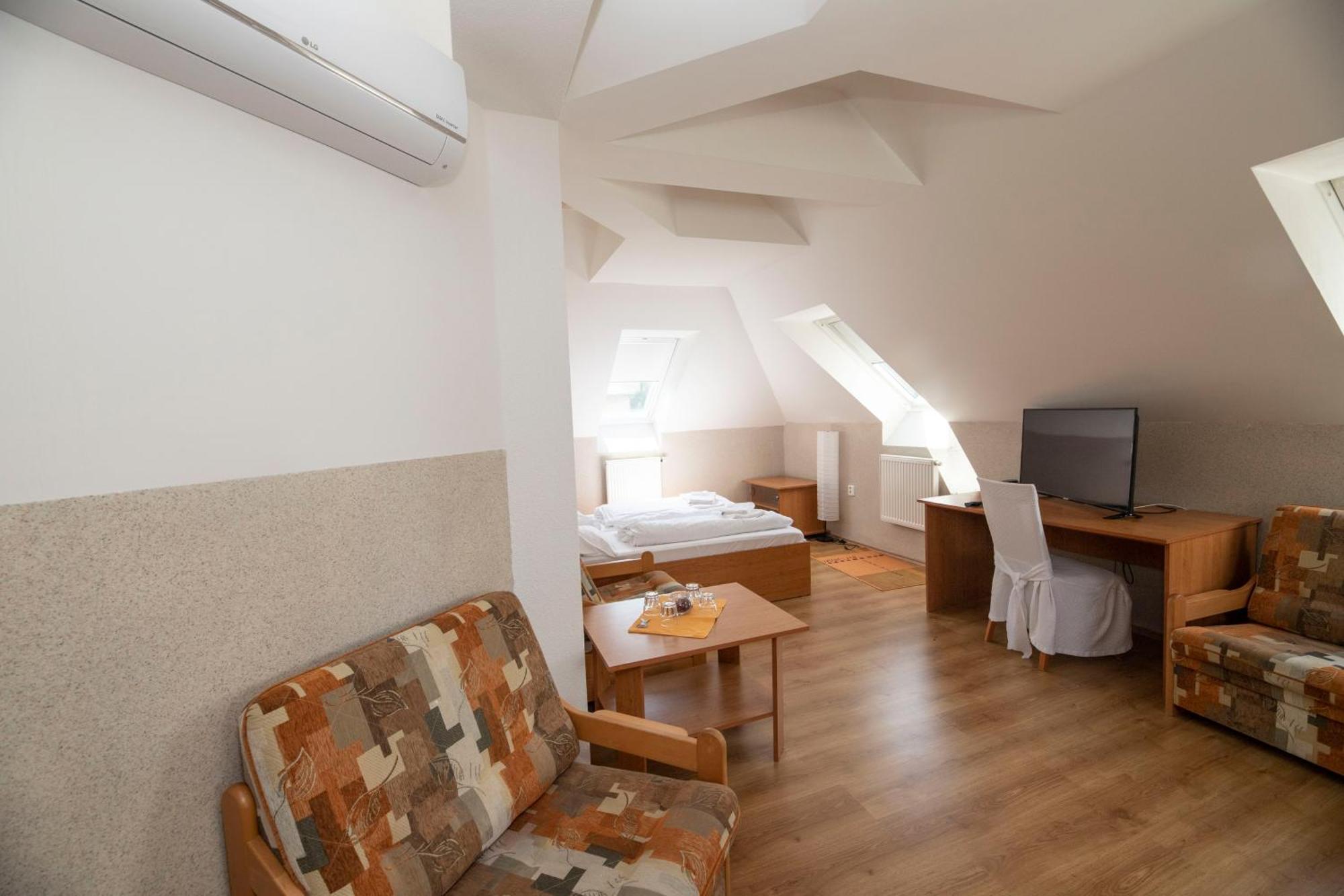Hotel Allvet Drnovice  Екстер'єр фото
