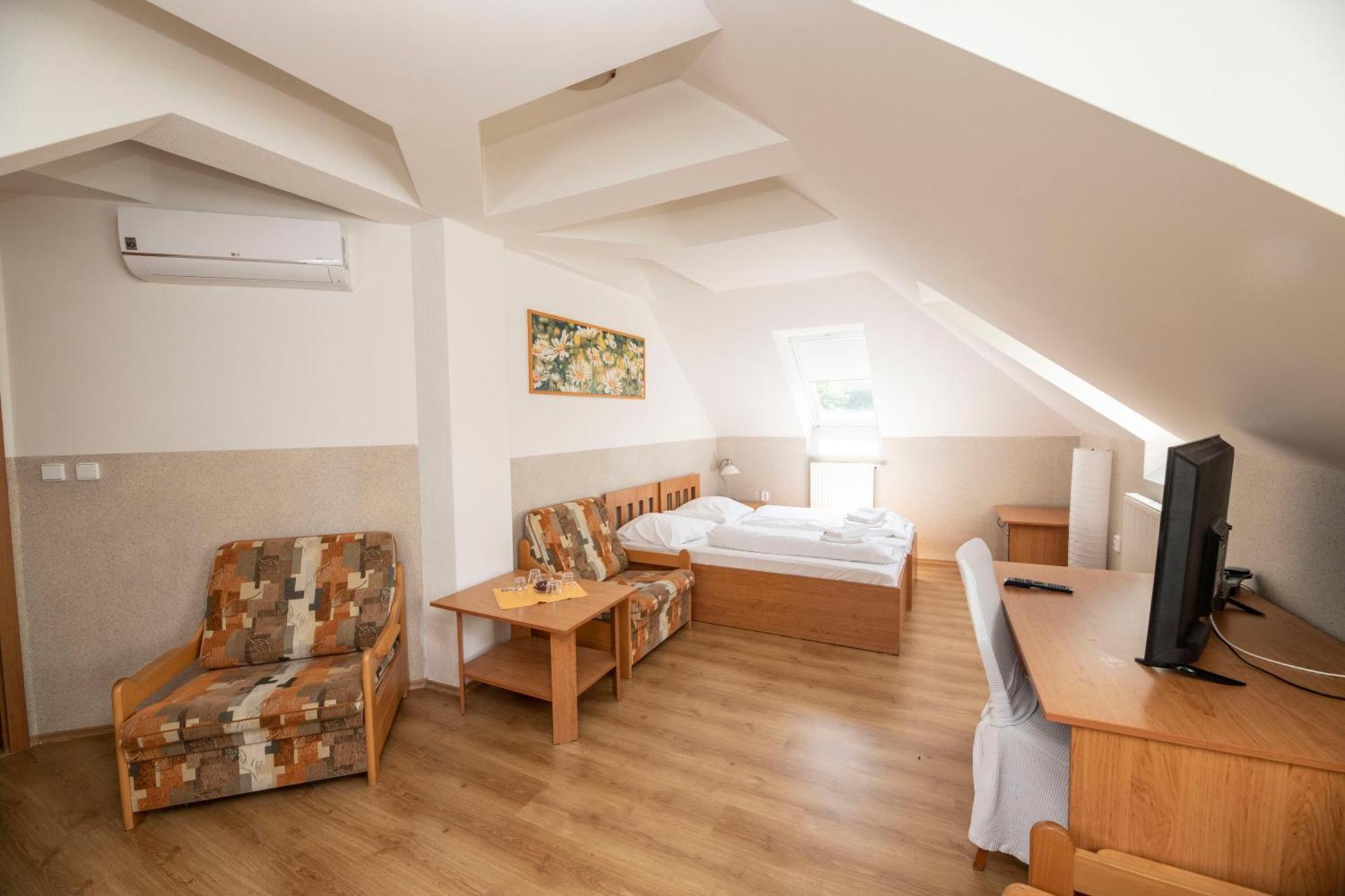 Hotel Allvet Drnovice  Екстер'єр фото