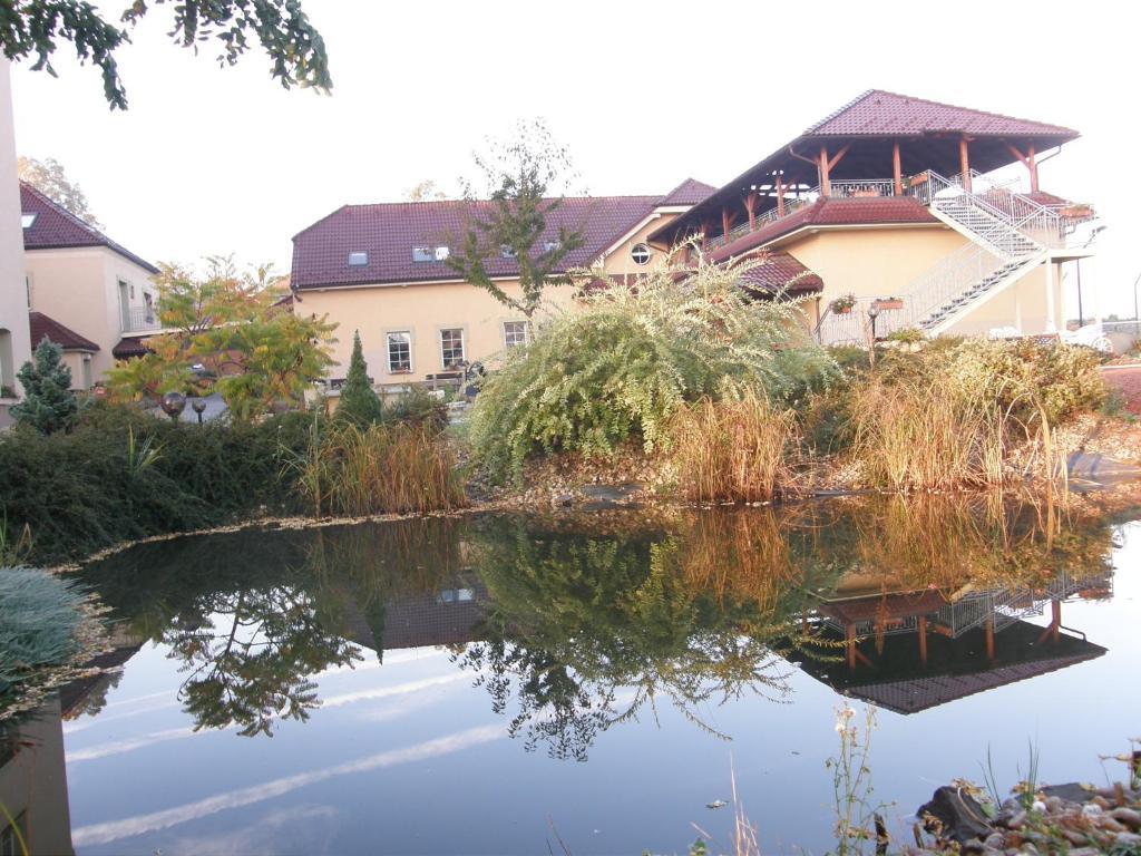 Hotel Allvet Drnovice  Екстер'єр фото