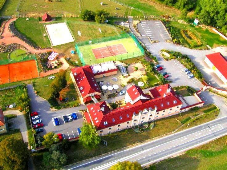Hotel Allvet Drnovice  Екстер'єр фото